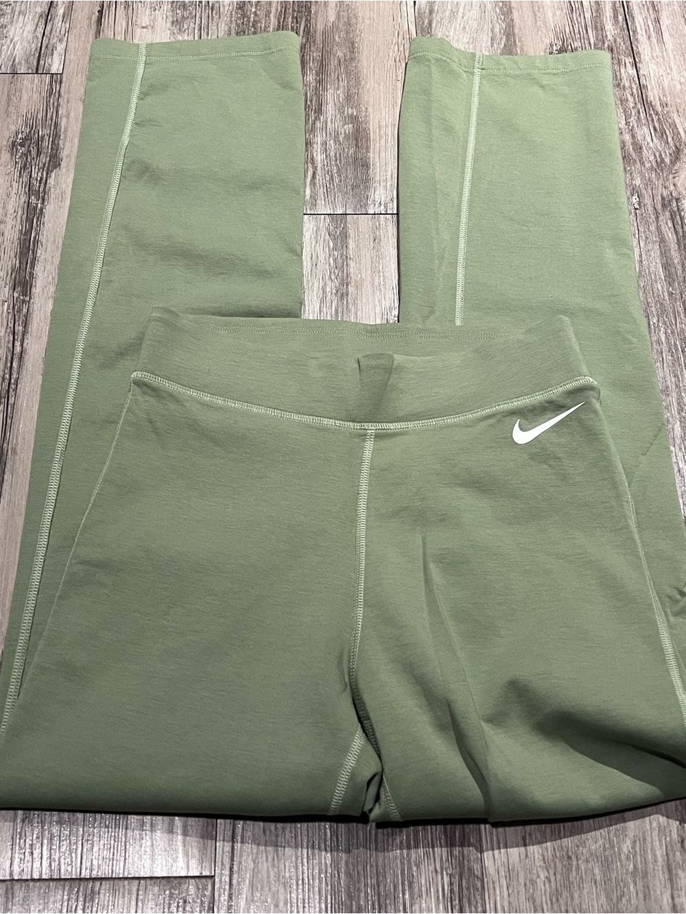 Nike green women’s flare leggings Size S
